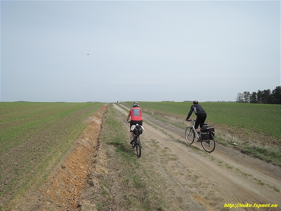 Kokořínskem do Bělé pod Bezdězem 25.4. 2015